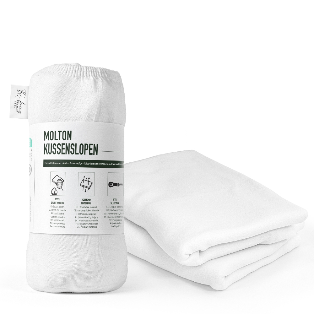 Weiße Kopfkissenbezug-Verpackung. Gerollter und gefalteter Kissenbezug. Text und Symbole sichtbar.