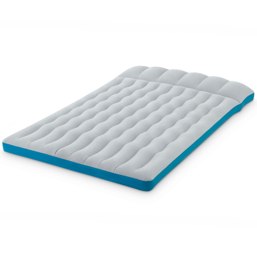 Grijze en blauwe opblaasbare matras, witte achtergrond.
