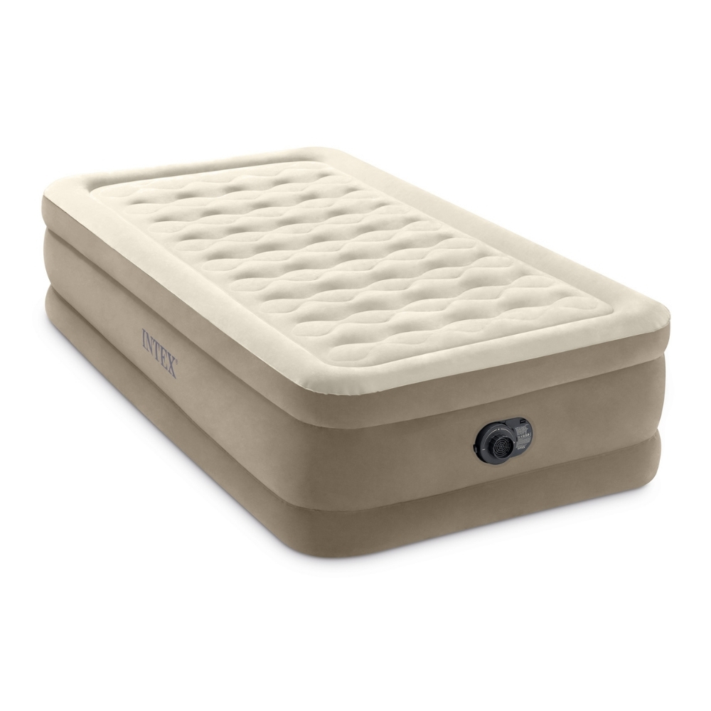 Un lit gonflable beige et blanc sur fond blanc. Le lit a une pompe intégrée.