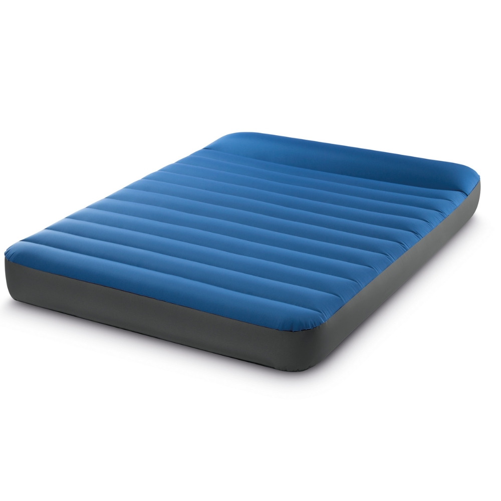 Blauw opblaasmatras met een grijze basis, op een witte achtergrond.