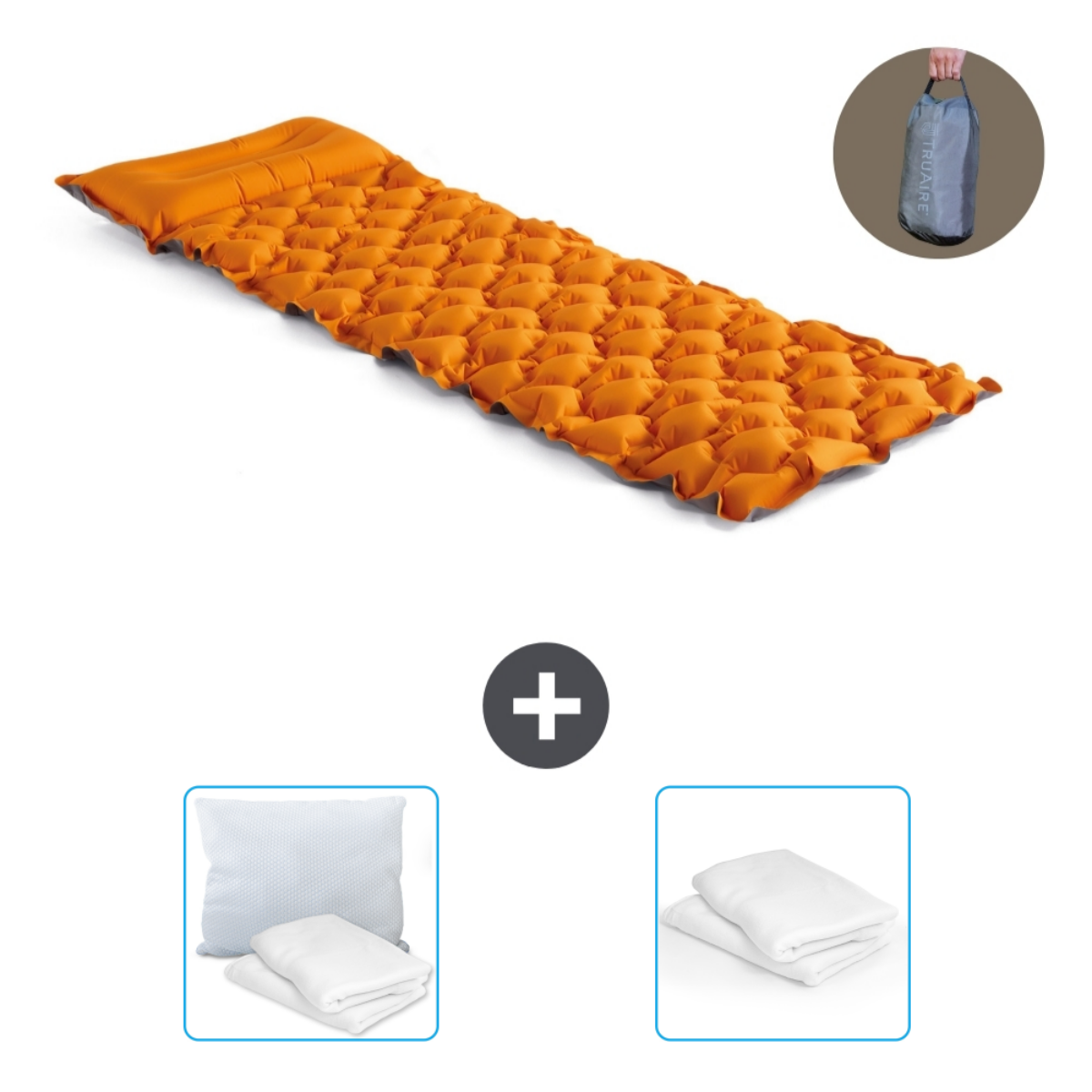 Oranje campingmat, kussens en witte lakens.