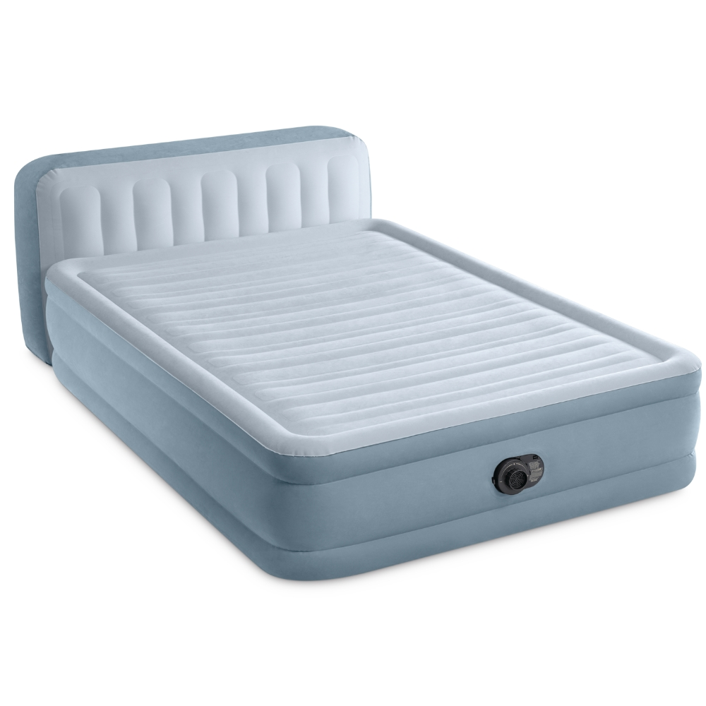 Ein aufblasbares Luftbett mit Kopfteil, hellblauem Sockel und schwarzem Ventil.