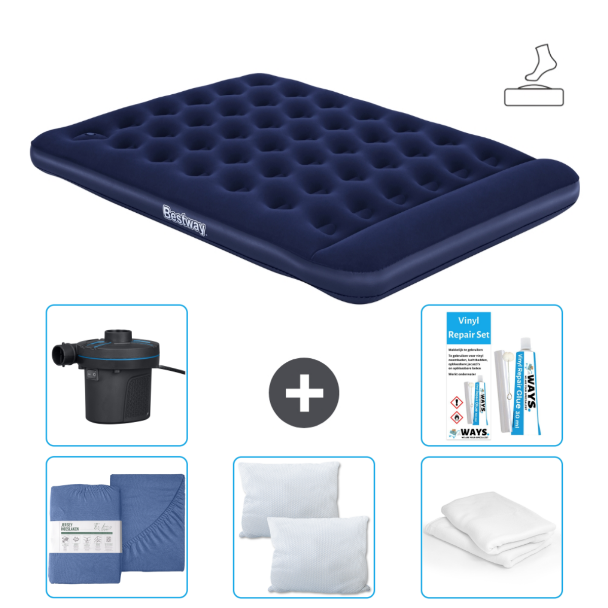 Blauw luchtbed met accessoires: pomp, lakens, kussens en reparatieset. Witte achtergrond.