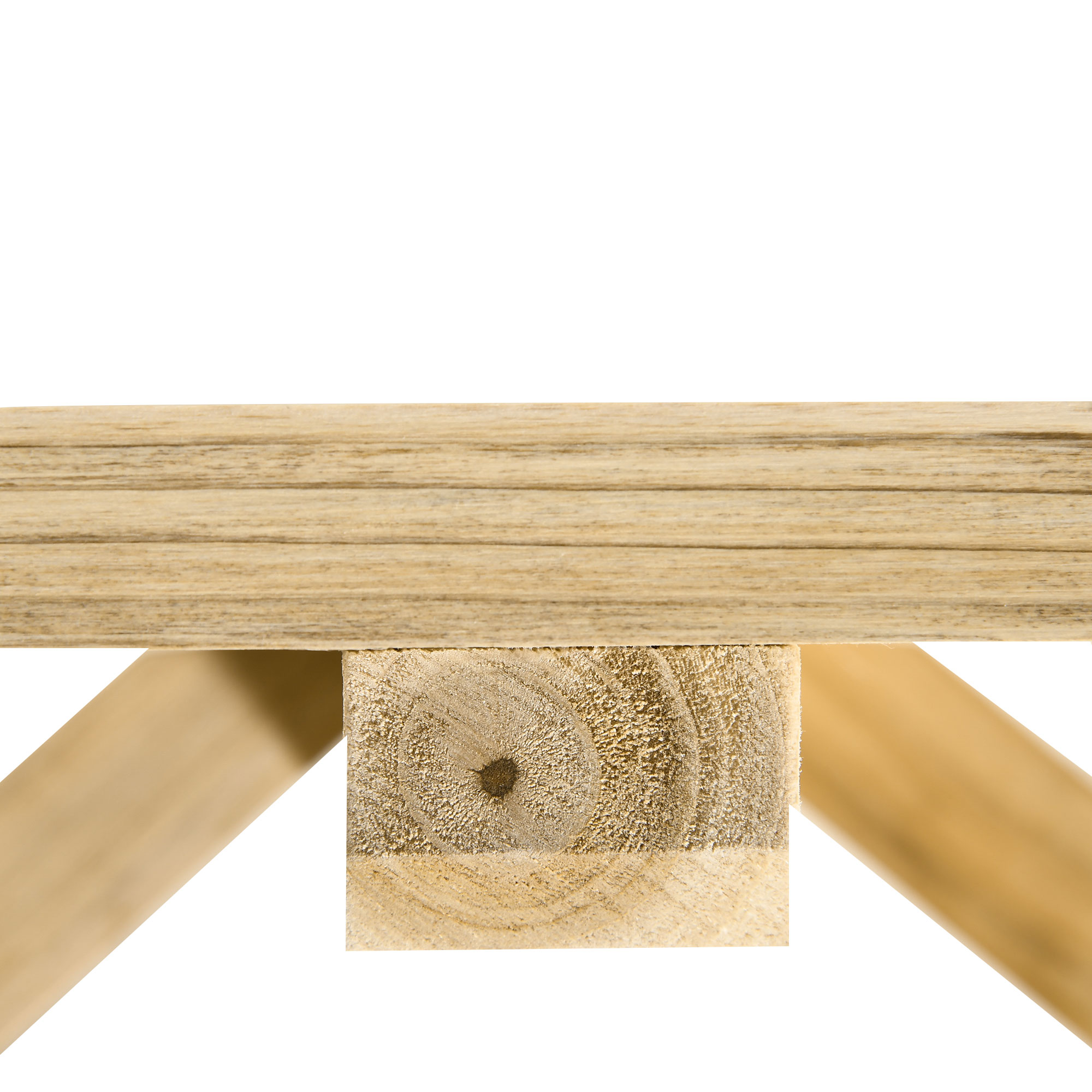 Nahaufnahme von Holzbalken, die in einer Ecke mit einem Holzblock verbunden sind.