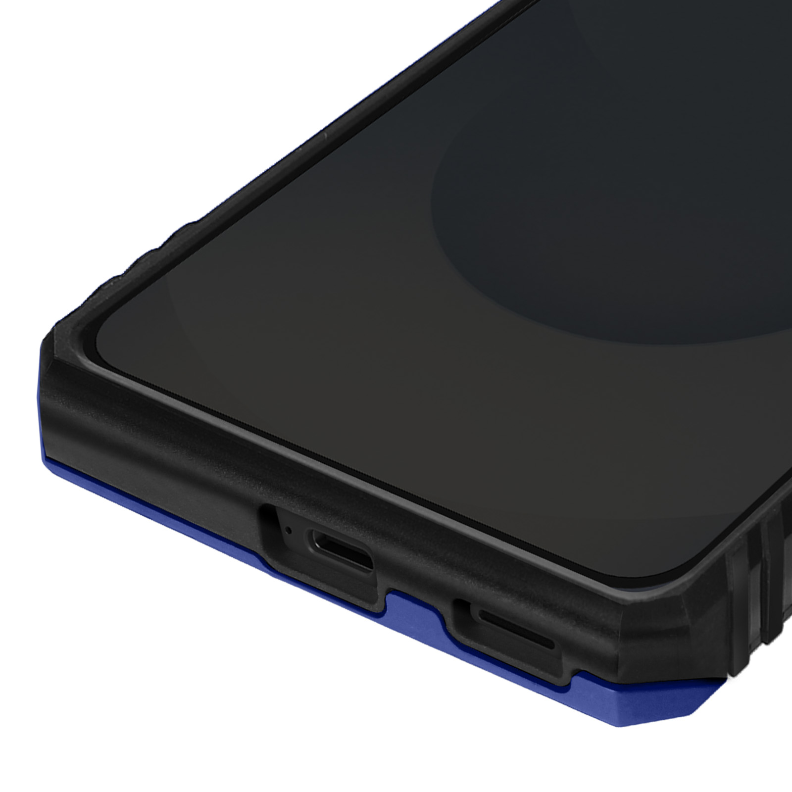 Un primo piano di un telefono. La parte inferiore del telefono è blu con uno schermo nero. Le porte sono visibili.