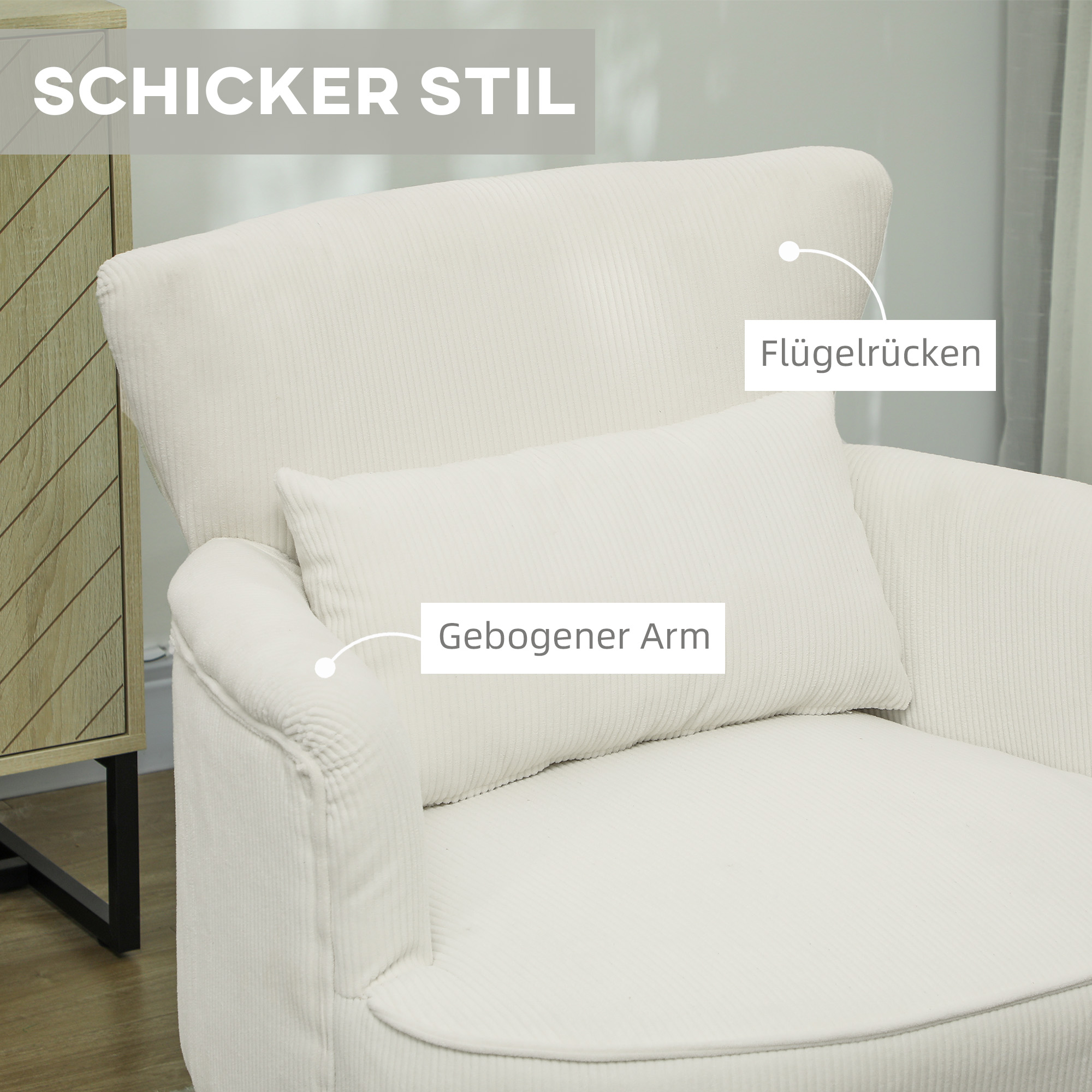 Cremefarbener Cord-Sessel mit Kissen. Beschriftet "gebogener Arm".