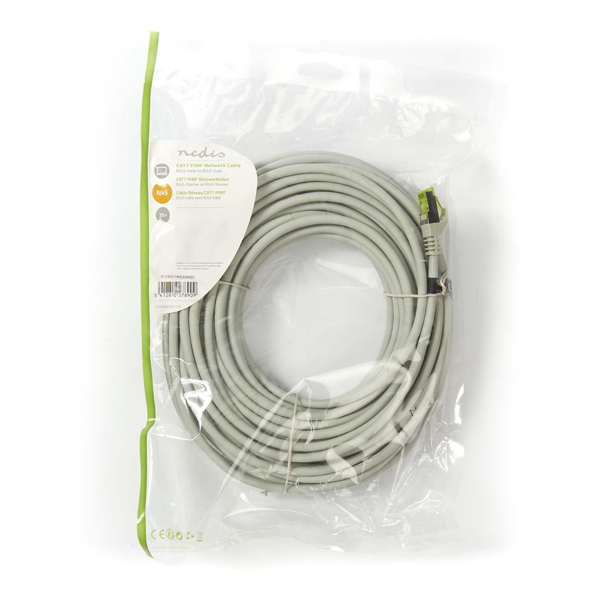 Un cavo di rete CAT7 grigio in una busta di plastica trasparente, con un connettore verde.