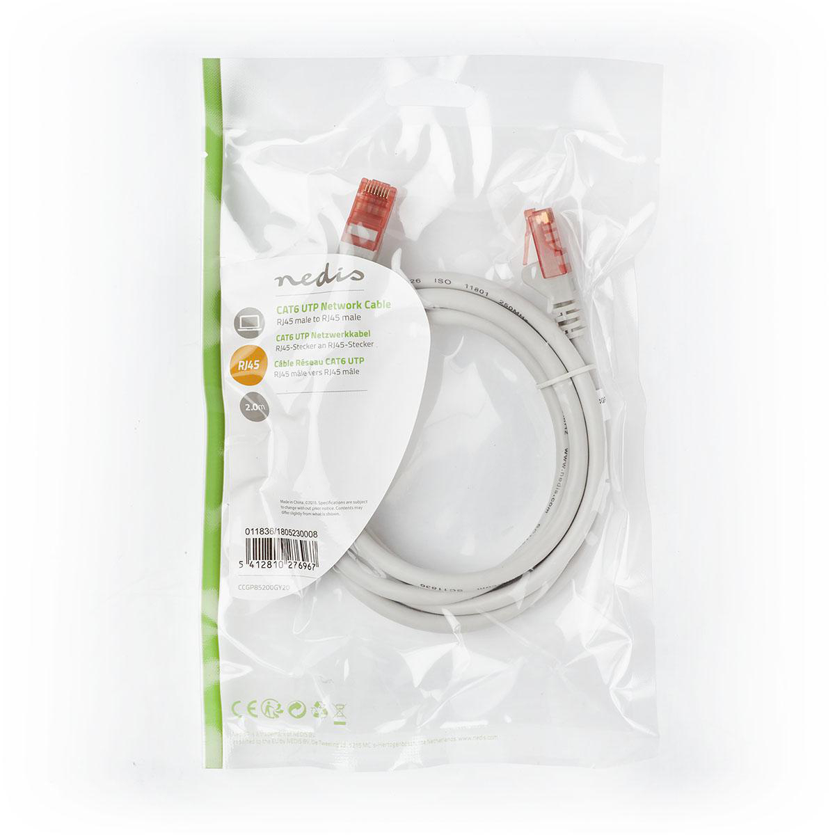 Un cavo di rete bianco in un sacchetto di plastica con connettori RJ45.