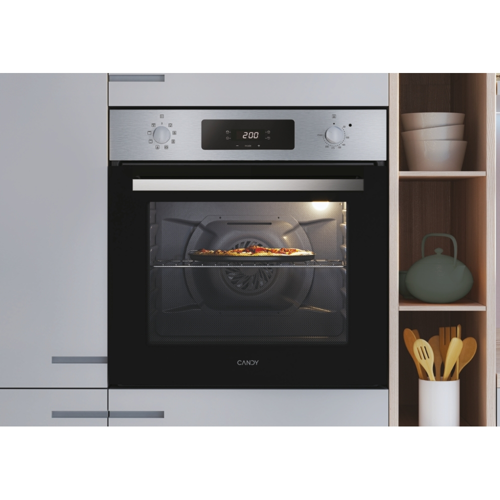Forno argento da incasso con porta nera, display digitale con 200 e ripiano con una pizza all'interno.