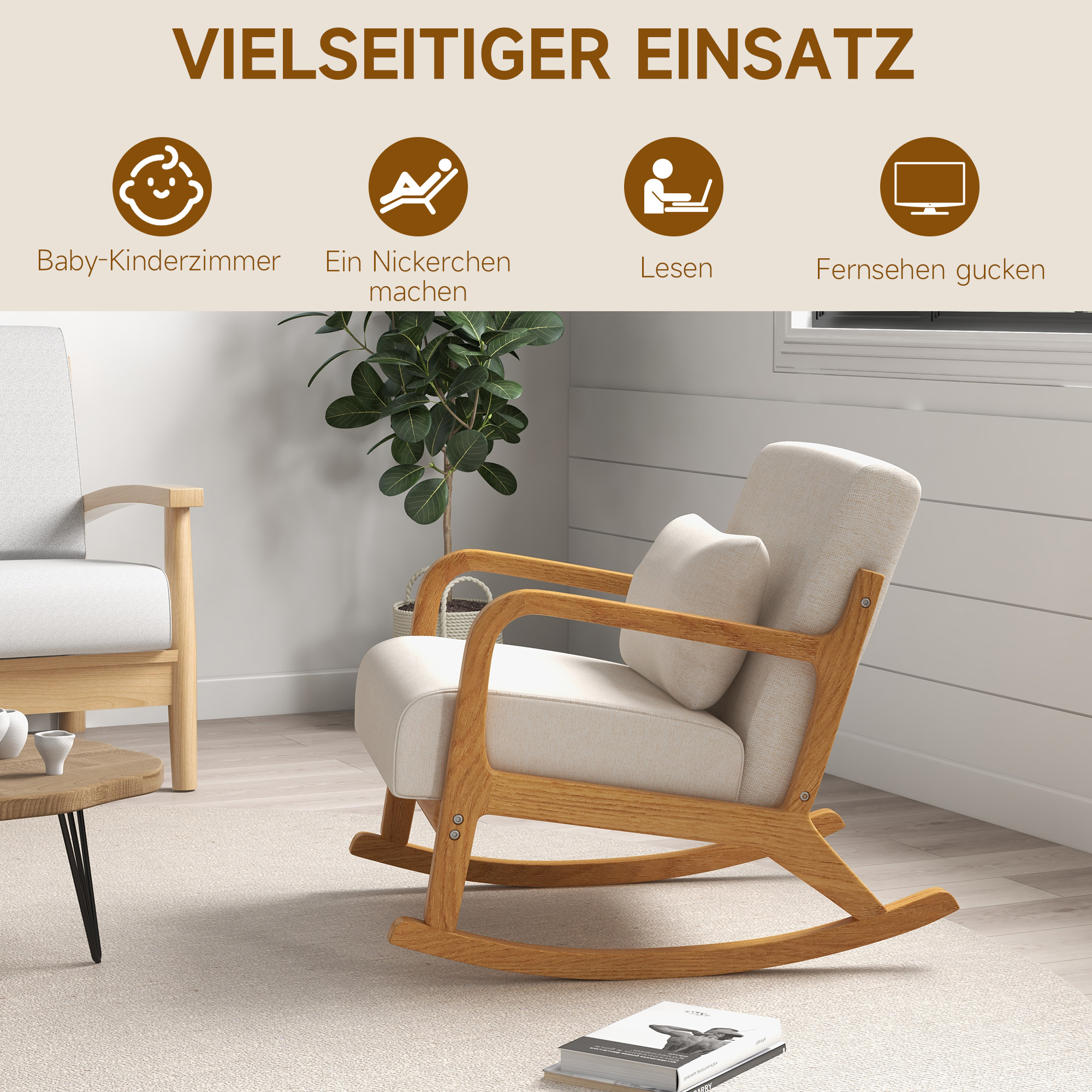 Ein Schaukelstuhl aus Holz mit weißem Kissen, ein kleiner Tisch und eine Pflanze in einem Raum.