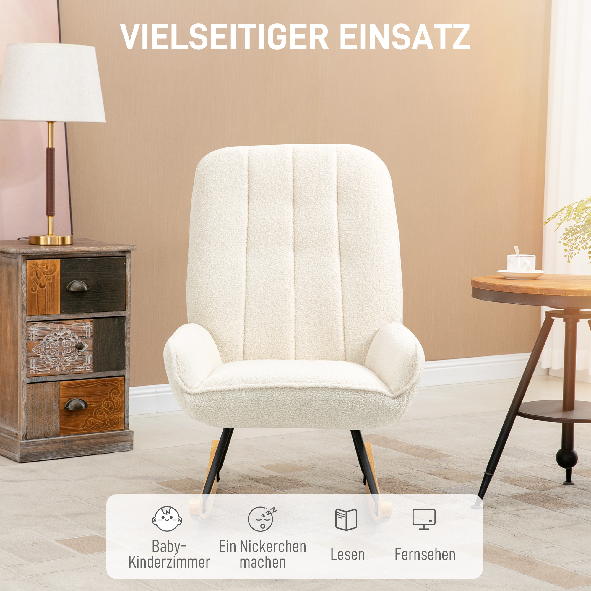 Cremefarbener Sessel mit Holzbeinen neben einem Beistelltisch und Lese-Symbolen.