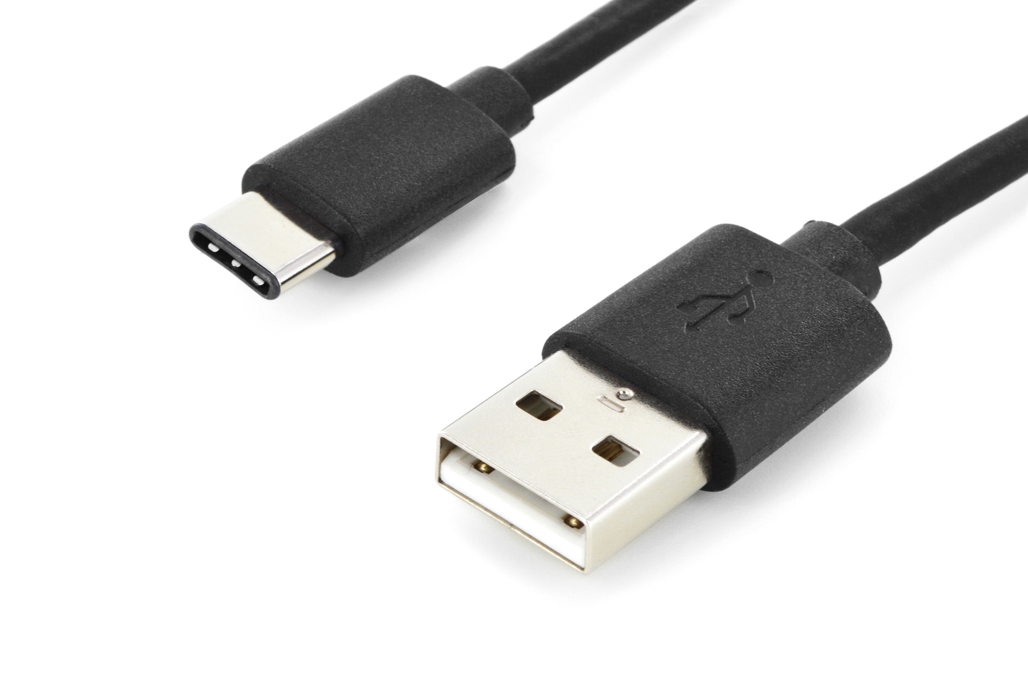 Câble USB-C vers USB-A noir. Connecteur USB-C à gauche, USB-A à droite.