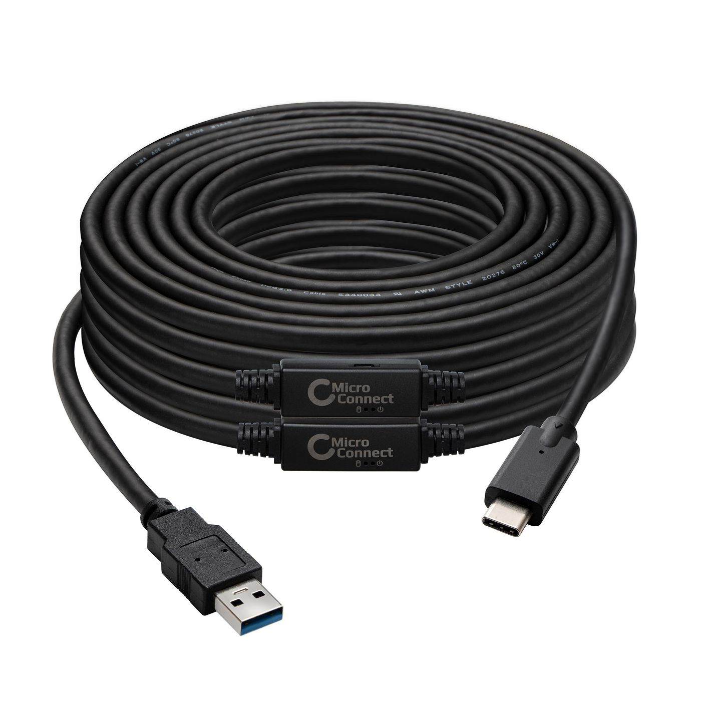 Câble USB noir enroulé, deux connecteurs Micro Connect. Connecteurs USB-A et USB-C. Fond blanc.