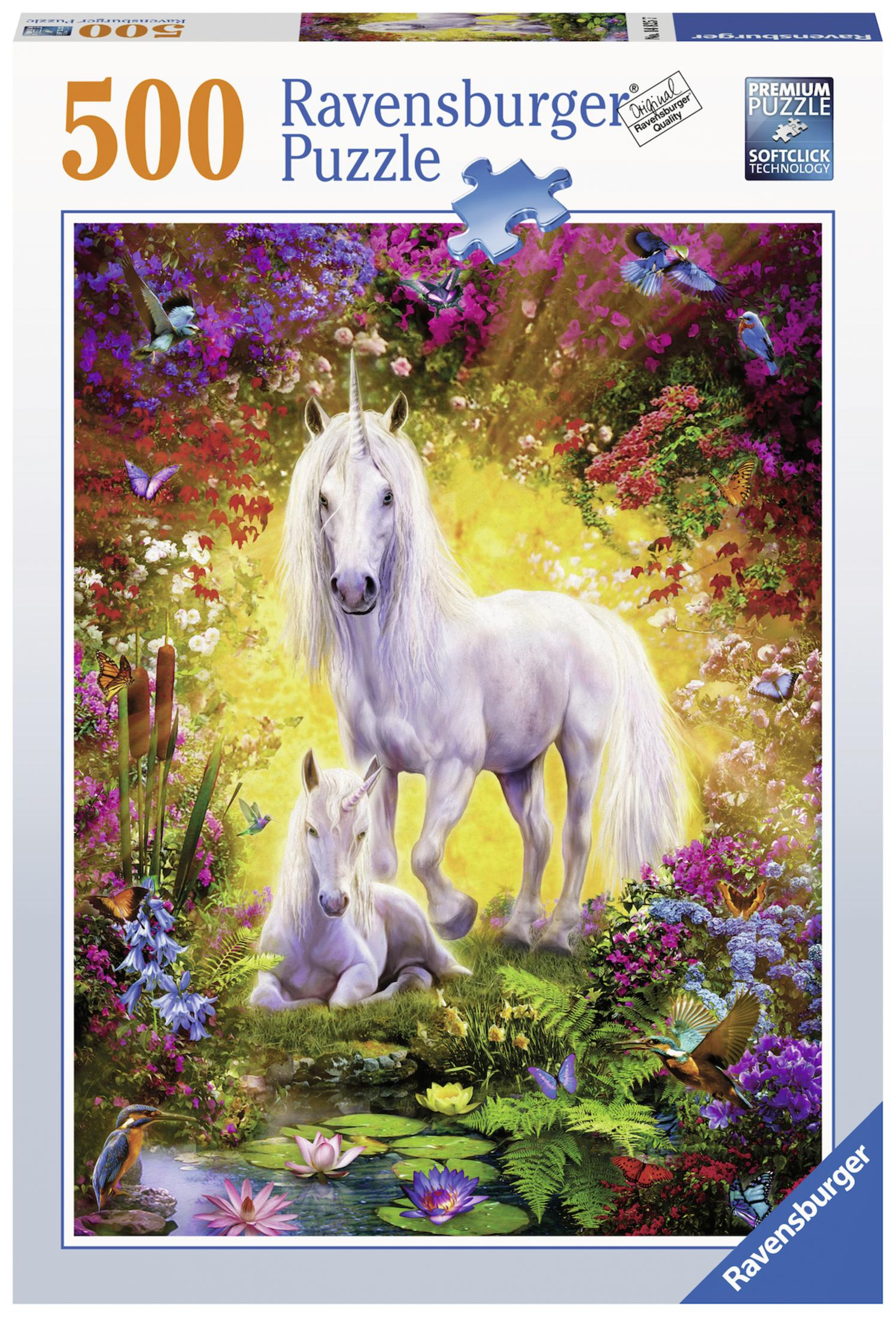 Ein Einhorn-Puzzle mit einem weißen Einhorn und Fohlen in einer magischen Waldkulisse mit Blumen.