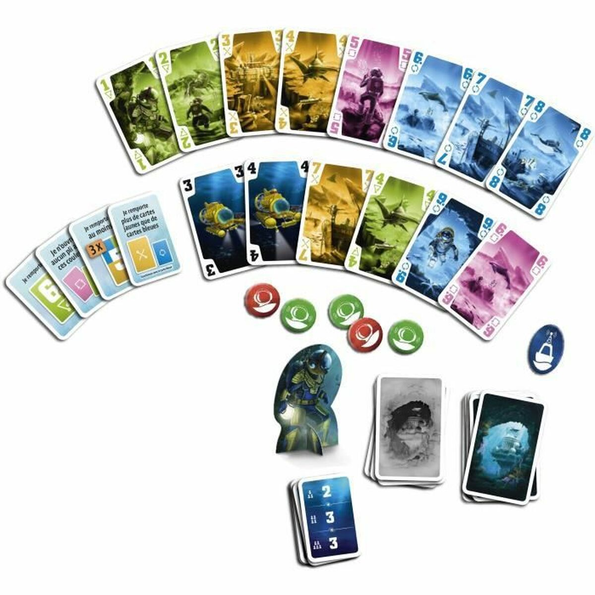 Gra planszowa z kartami, żetonami i motywem okrętu podwodnego. Widocznych wiele kart.