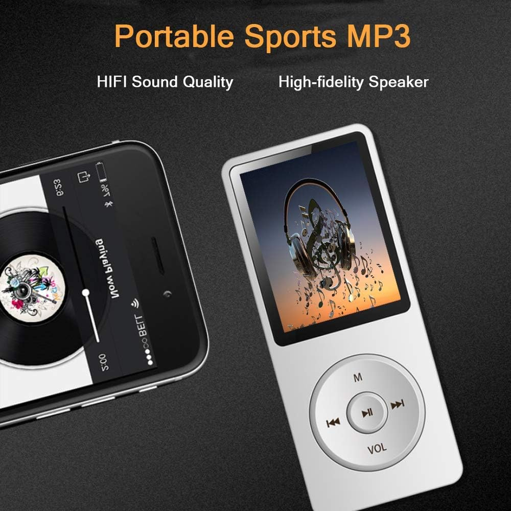 Silberner tragbarer MP3-Player und ein Smartphone auf dunklem Hintergrund.