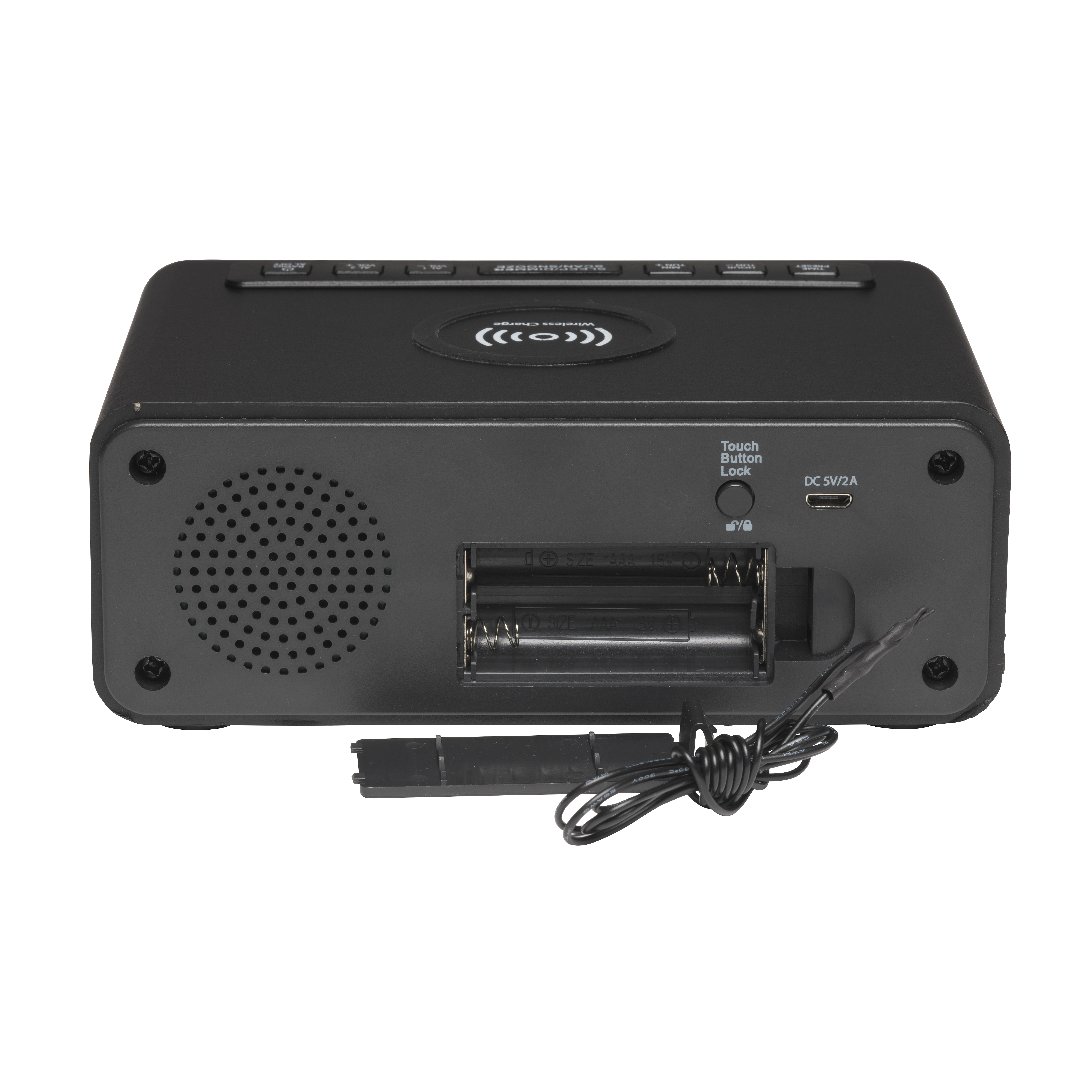 Czarny zegar cyfrowy, widok z tyłu. Posiada gniazda baterii, głośnik i port ładowania.