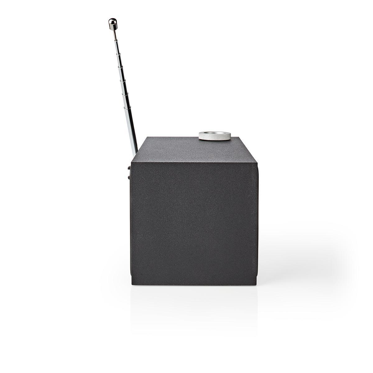 Radio nera, antenna argentata, sfondo bianco. Vista laterale della radio.