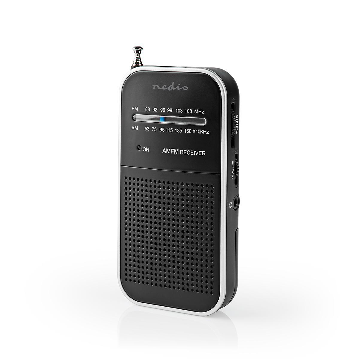 Czarno-srebrne radio AM/FM z pokrętłem strojenia i anteną. Tło jest białe.