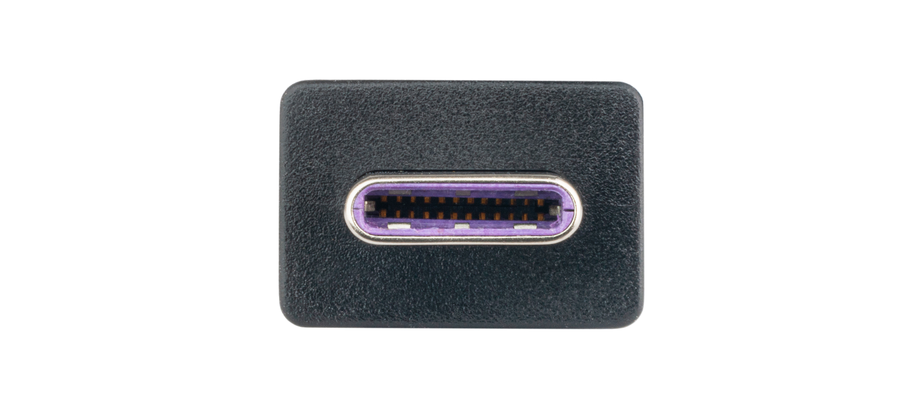 Un primo piano di un connettore USB-C nero su sfondo bianco.