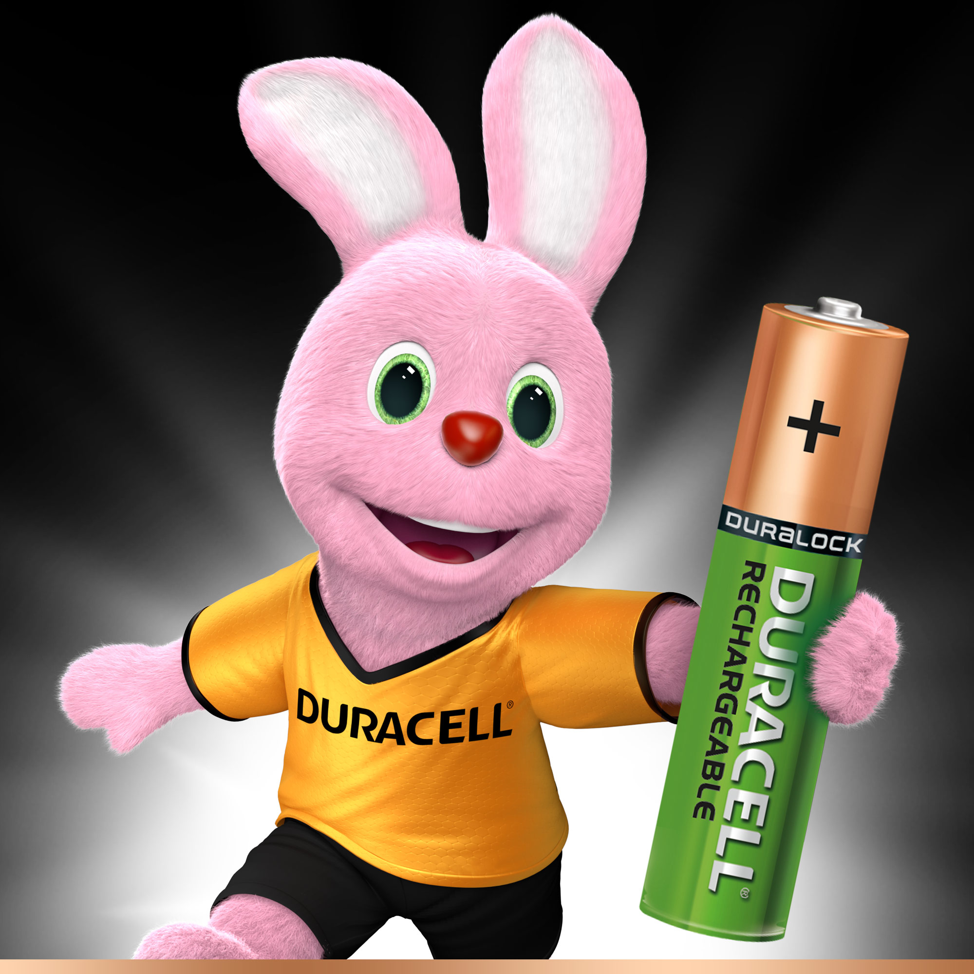 Królik Duracell trzymający akumulator Duracell.