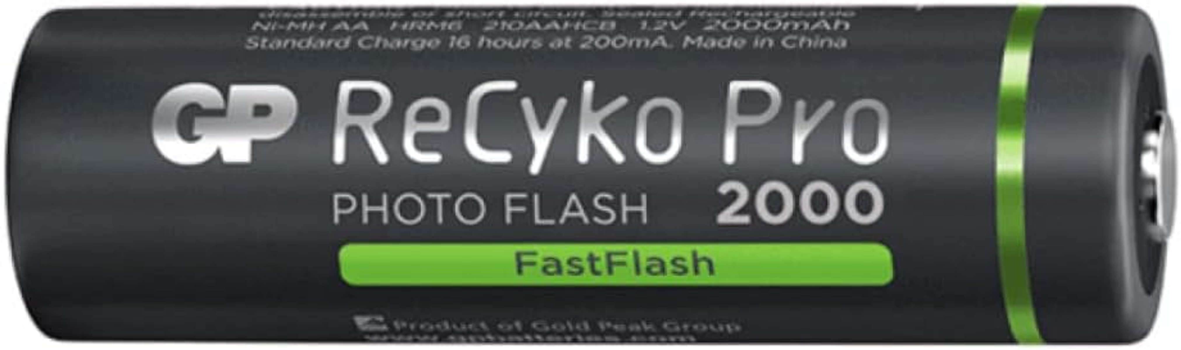 Una batteria GP ReCyko Pro Photo Flash AA. Nera con etichetta verde, testo in bianco.