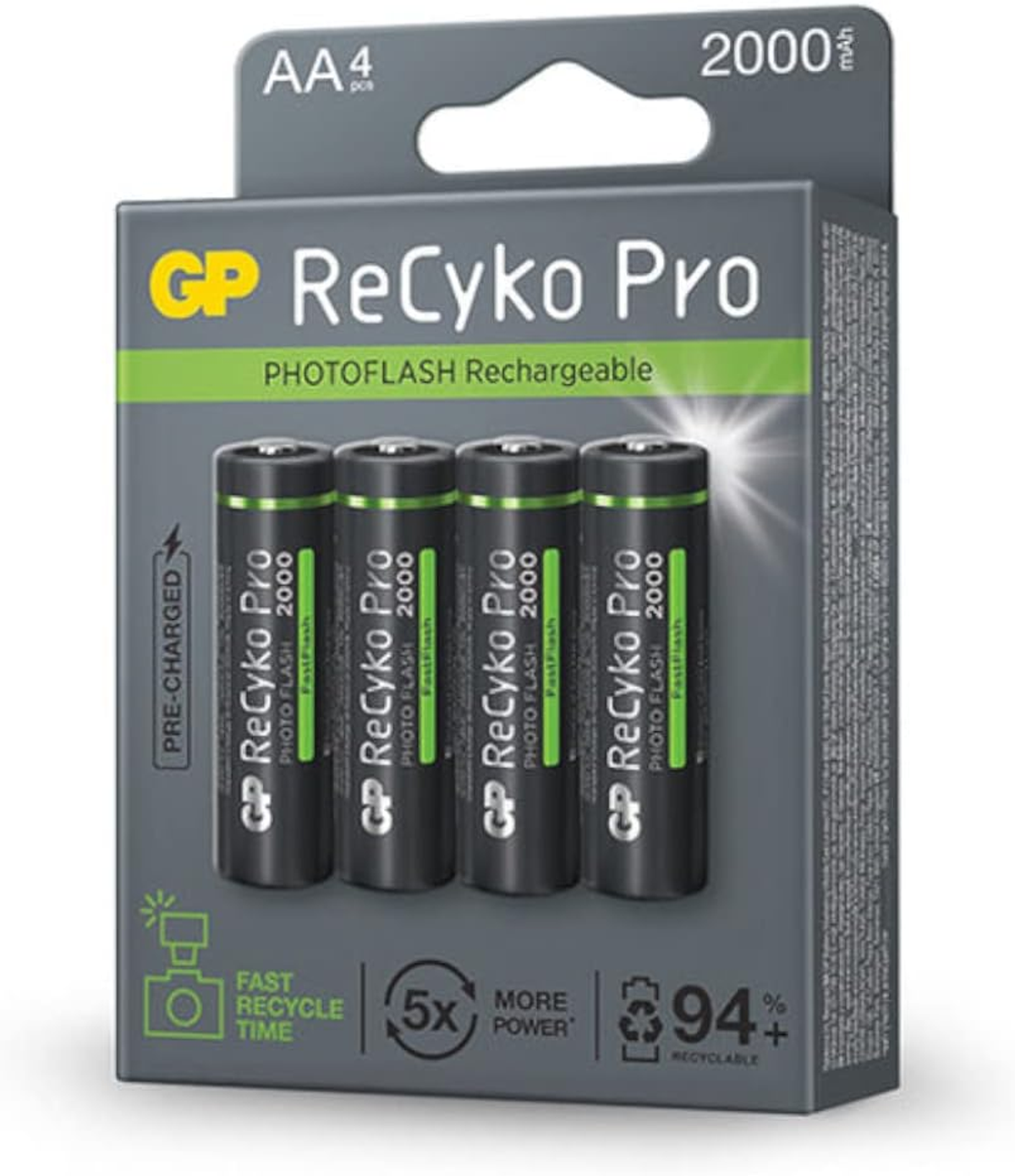 Confezione di quattro batterie AA GP ReCyko Pro. Batterie nere, etichetta verde, in confezione grigia e verde.