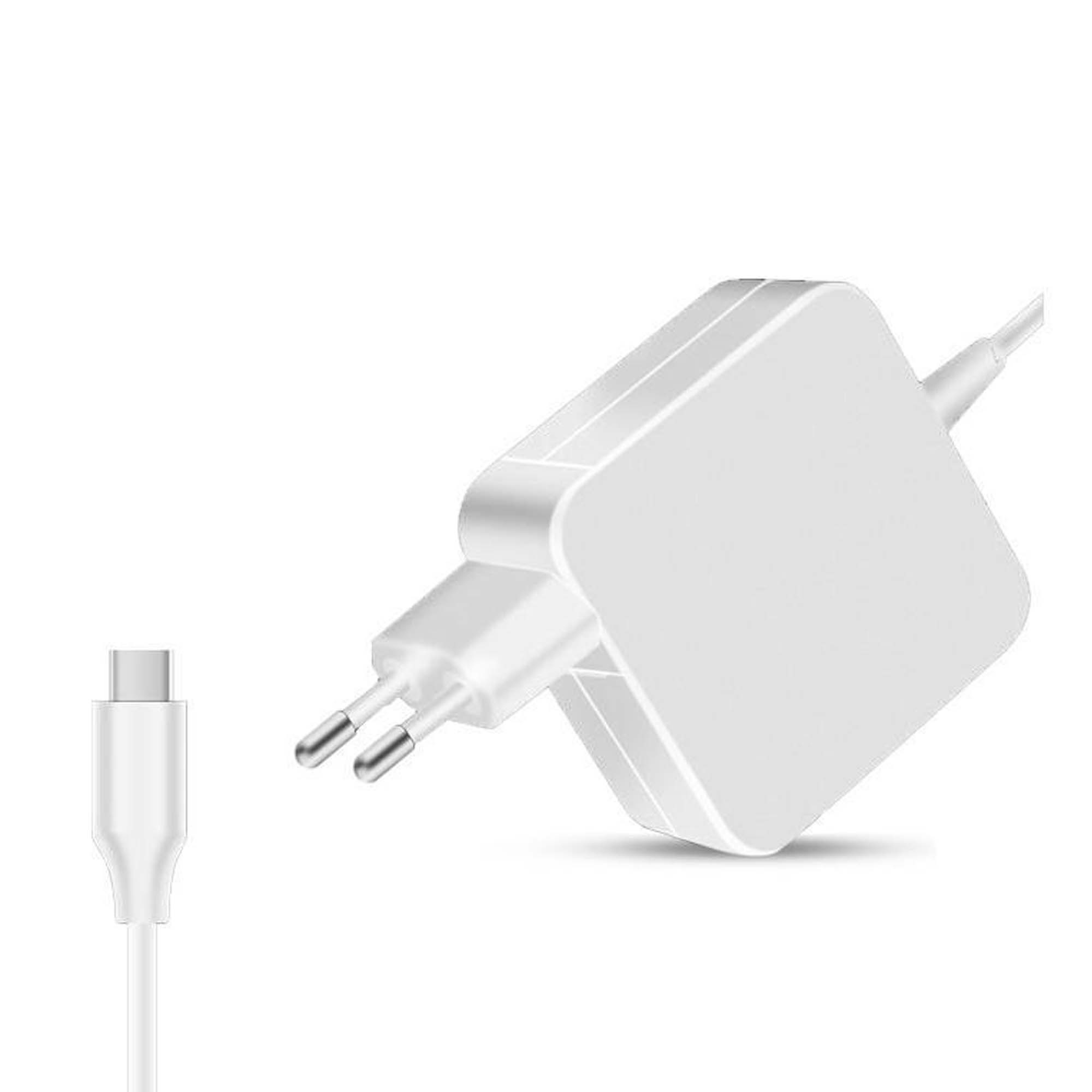 Cargador blanco con un enchufe de dos clavijas y un cable USB-C. El cargador está sobre una superficie blanca.