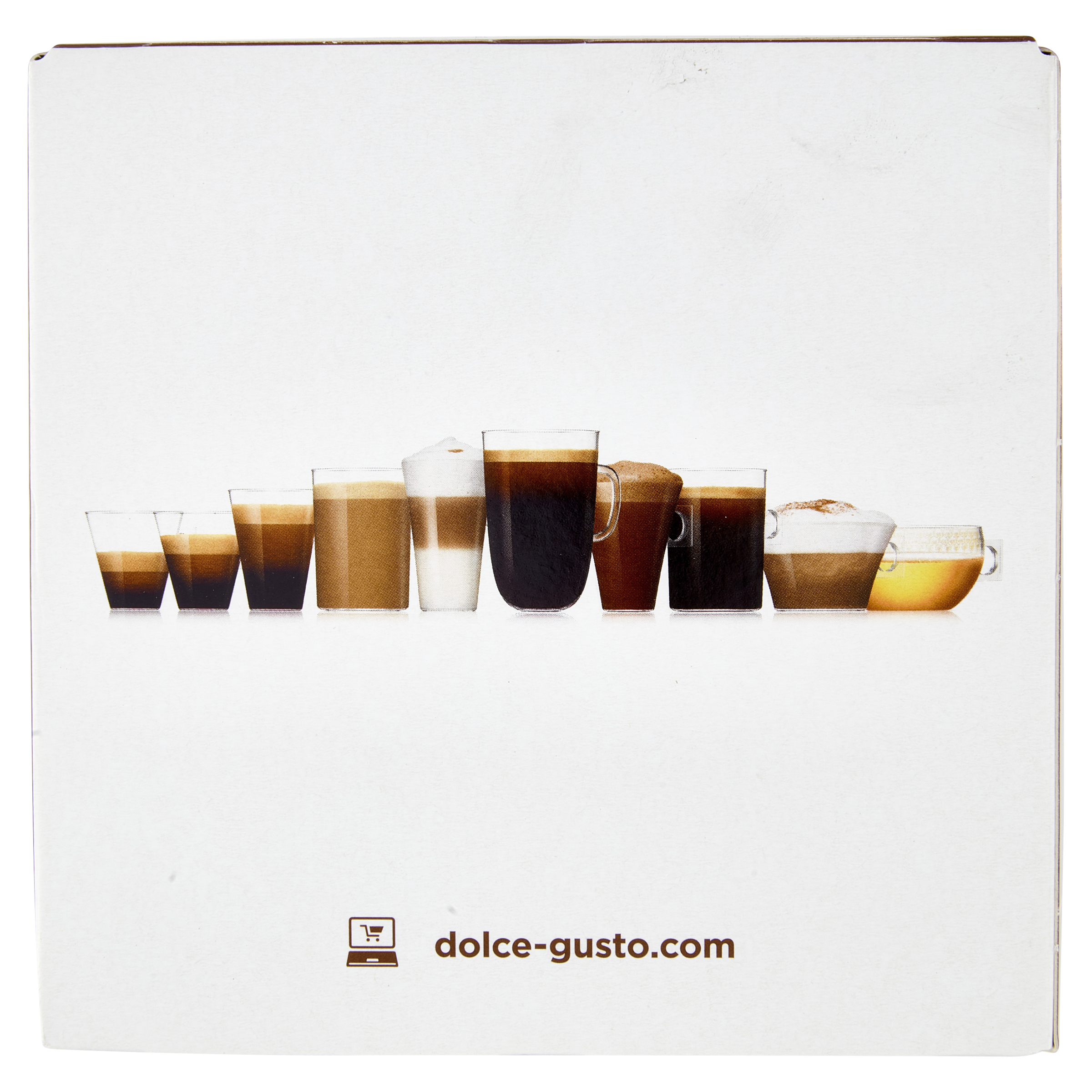 Diversi bicchieri da caffè con varie bevande e schiuma su sfondo bianco.