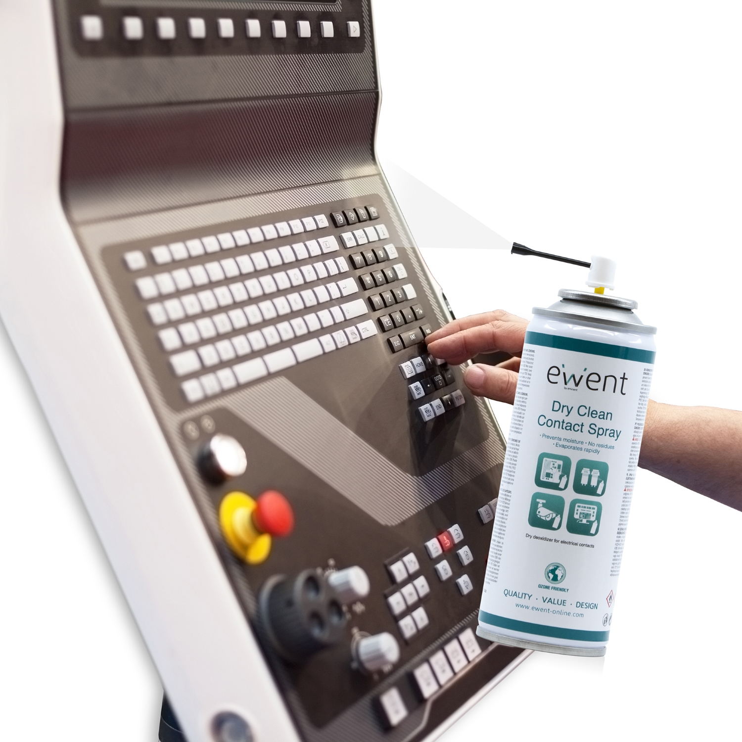 Una mano aziona una macchina, bomboletta spray in vista, con l'etichetta 'Dry Clean Contact Spray'.