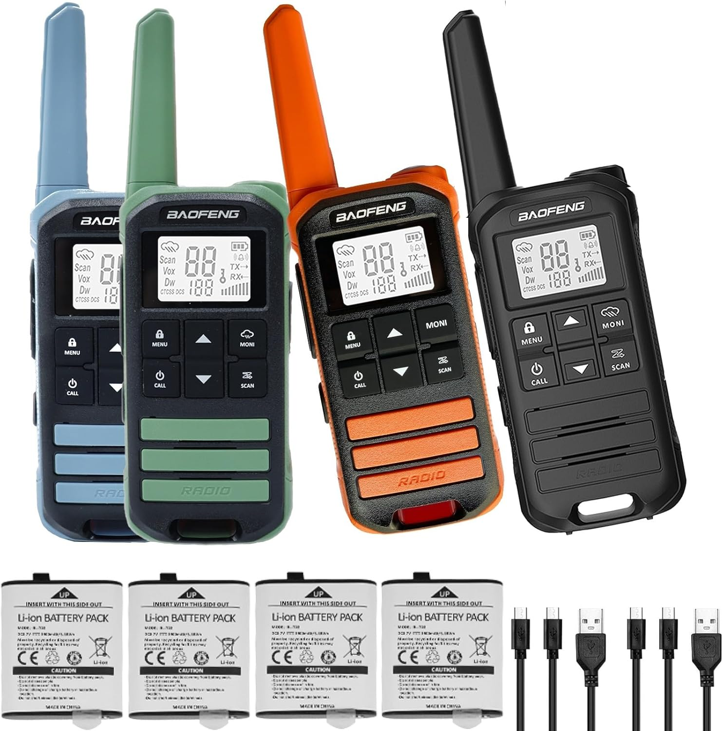 Cuatro walkie-talkies y accesorios. Varios colores. Baterías, cables y cargadores.