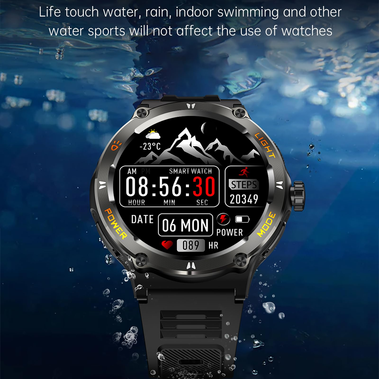 Schwarze Smartwatch mit Zeit- und Gesundheitsdaten, vor Wasserhintergrund.