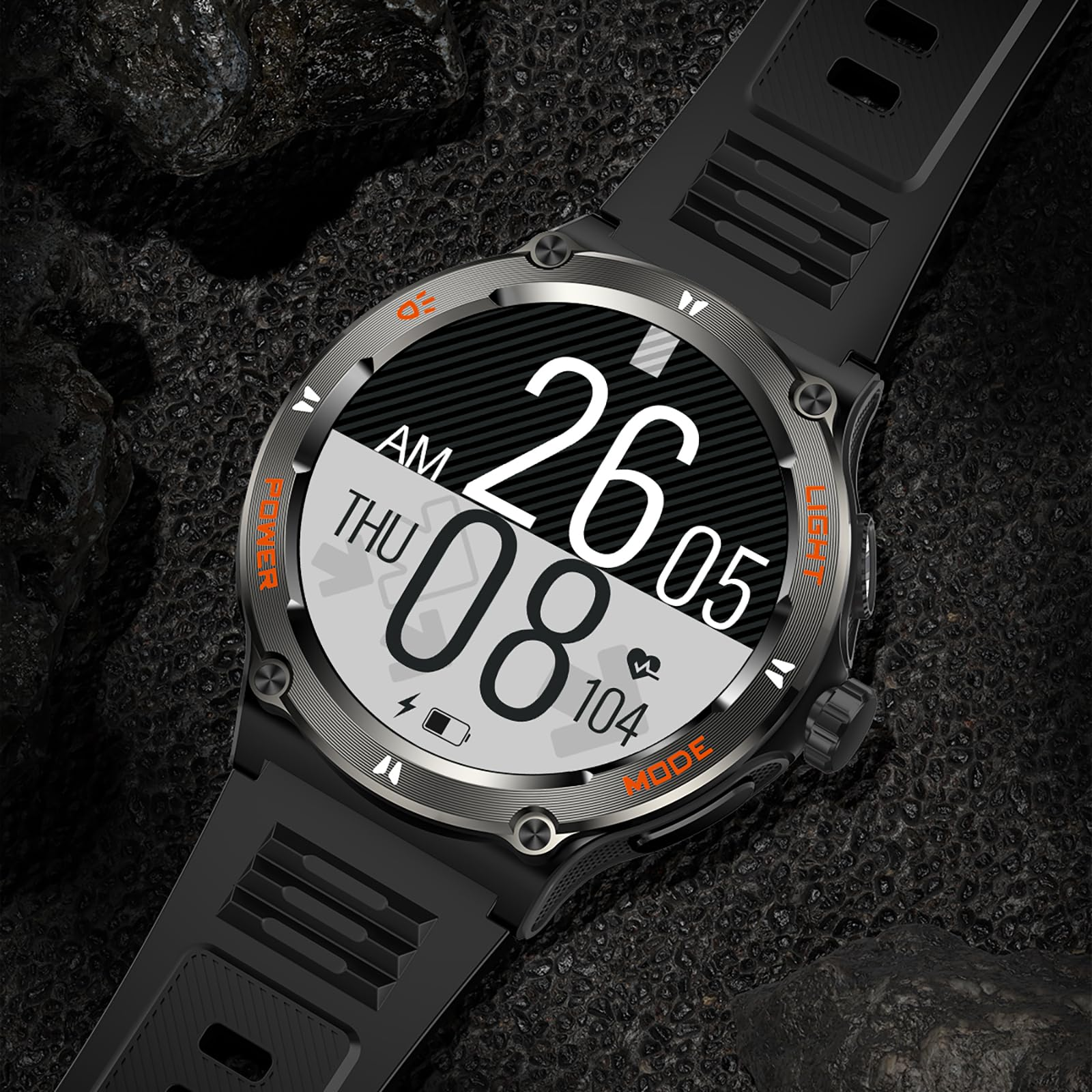 Eine schwarze Smartwatch mit rundem Display, das Zeit, Datum und Gesundheitsdaten zeigt, auf schwarzem Untergrund.
