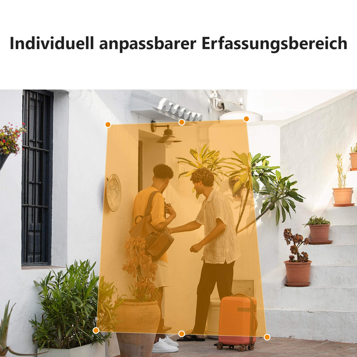 Zwei Männer nähern sich einer Tür. Ein hervorgehobener Bereich zeigt die Erkennungszone. Ein orangefarbener Koffer steht im Vordergrund.