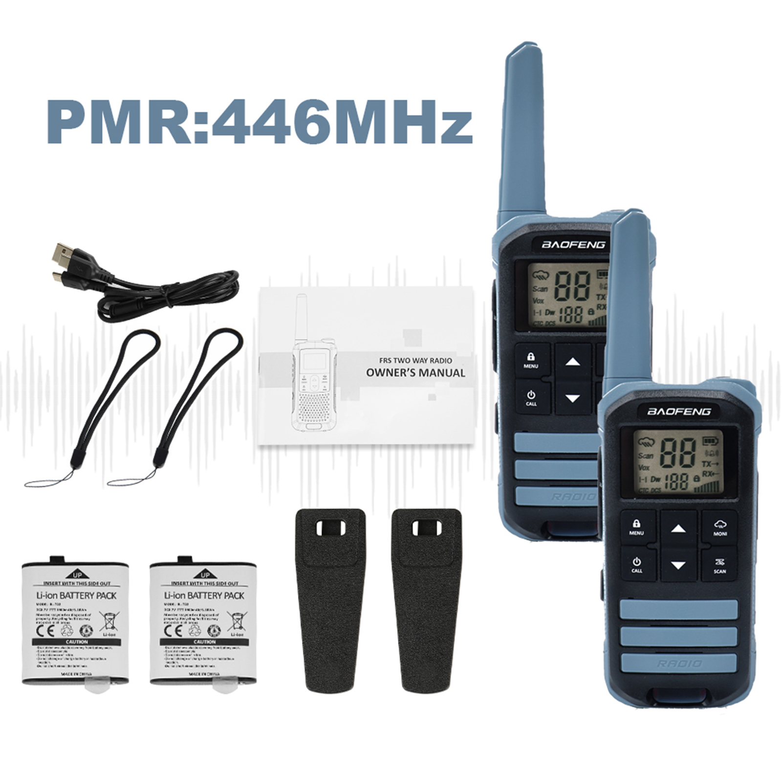 Dos walkie-talkies azules, un cable de carga, baterías, cordones y un manual del usuario sobre una superficie blanca.