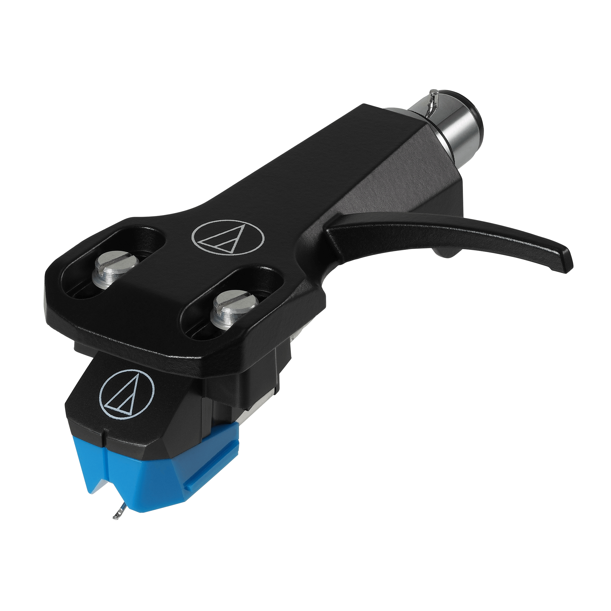 Schwarzer AT-VM95E-Tonabnehmer mit blauem Stift, abgewinkelt und fokussiert.