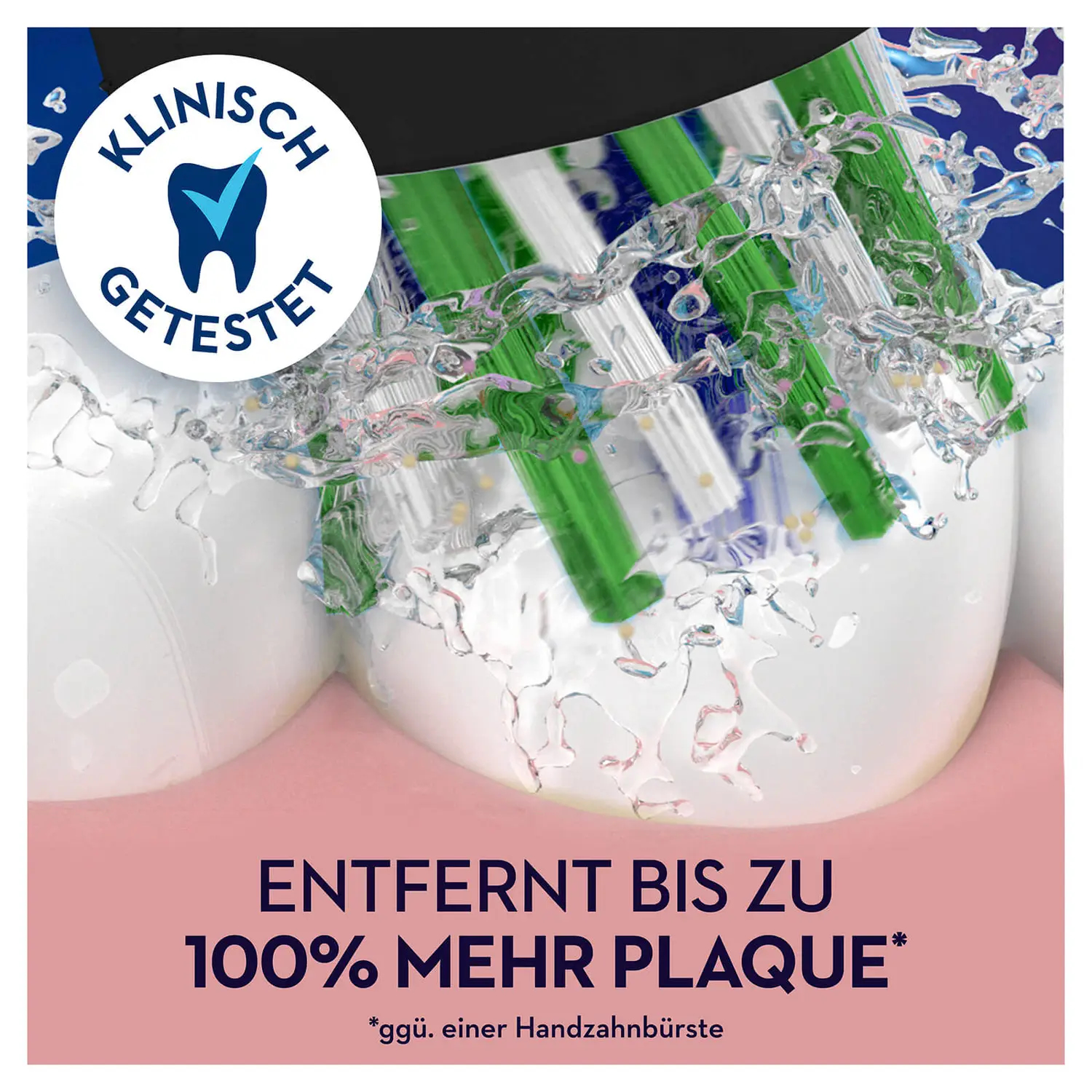 Nahaufnahme von Zahnbürstenborsten mit Wasser. Text sagt, entfernt bis zu 100% mehr Plaque.