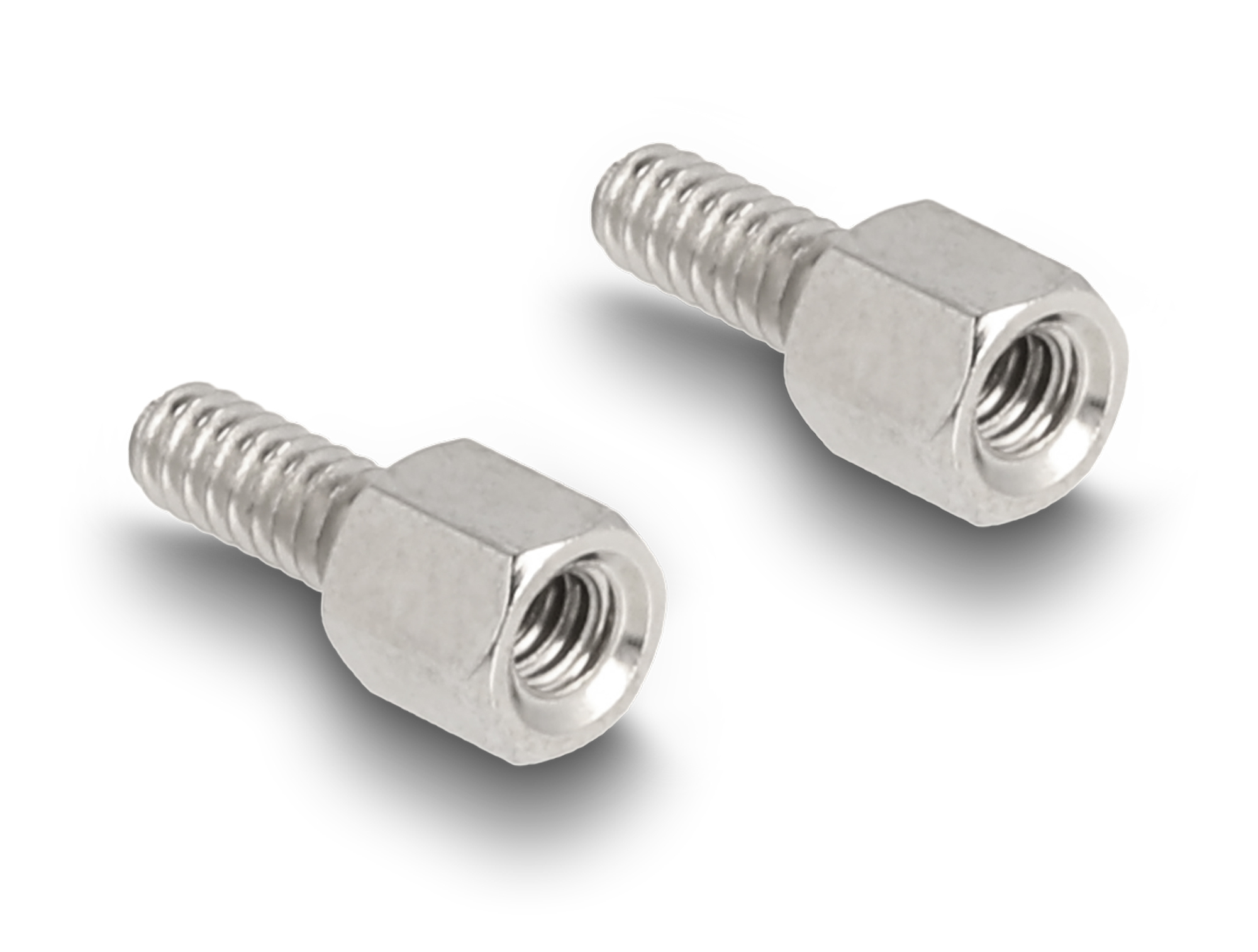 Dwie srebrne, sześciokątne dystanse z gwintowanymi końcami, przeznaczone do komponentów komputerowych.