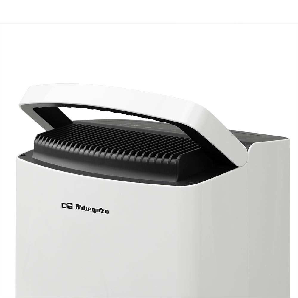 Deumidificatore bianco con parte superiore nera, maniglia e logo. La maniglia è arcuata, sfondo bianco.