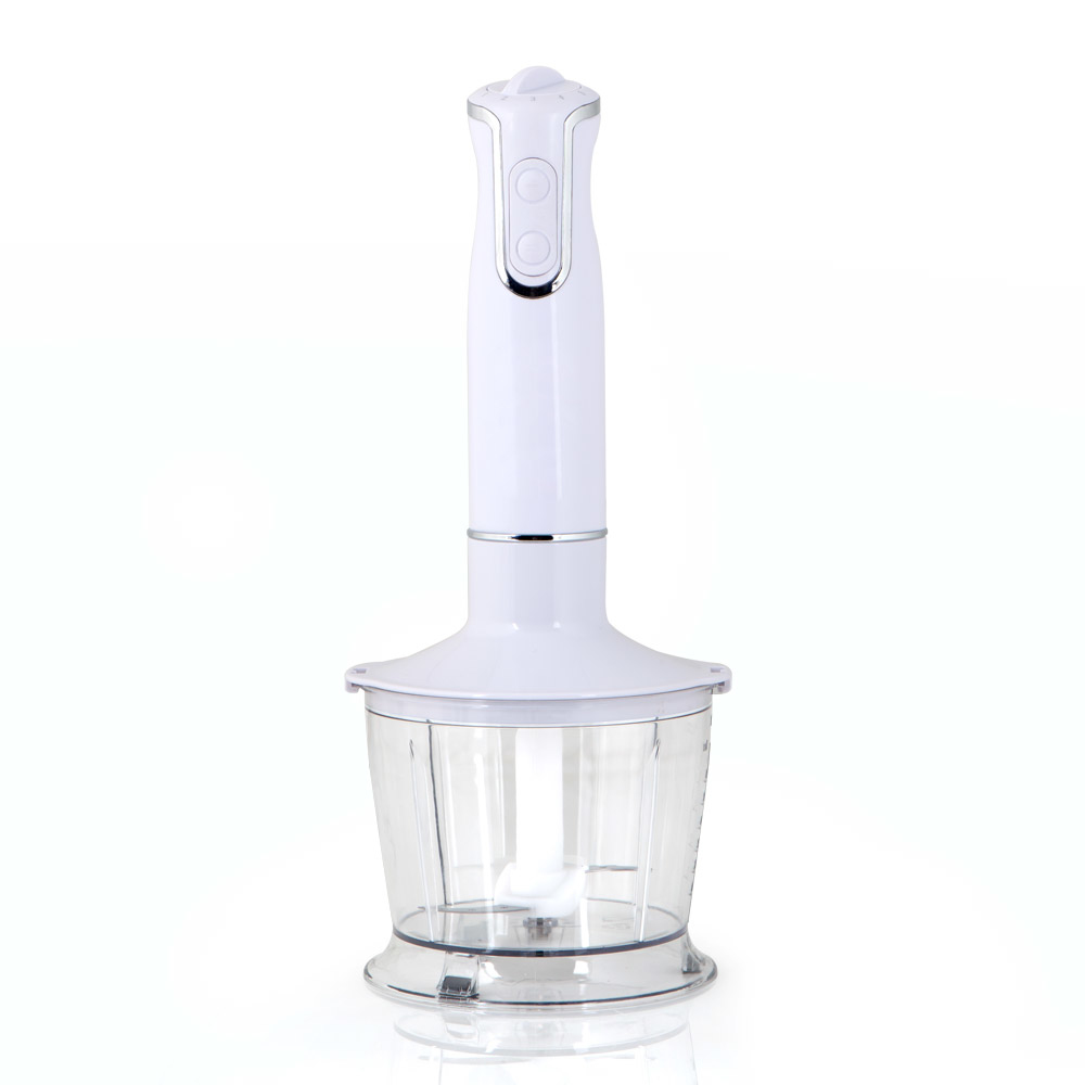 Biały blender ręczny z przezroczystym pojemnikiem do blendowania na białym tle.