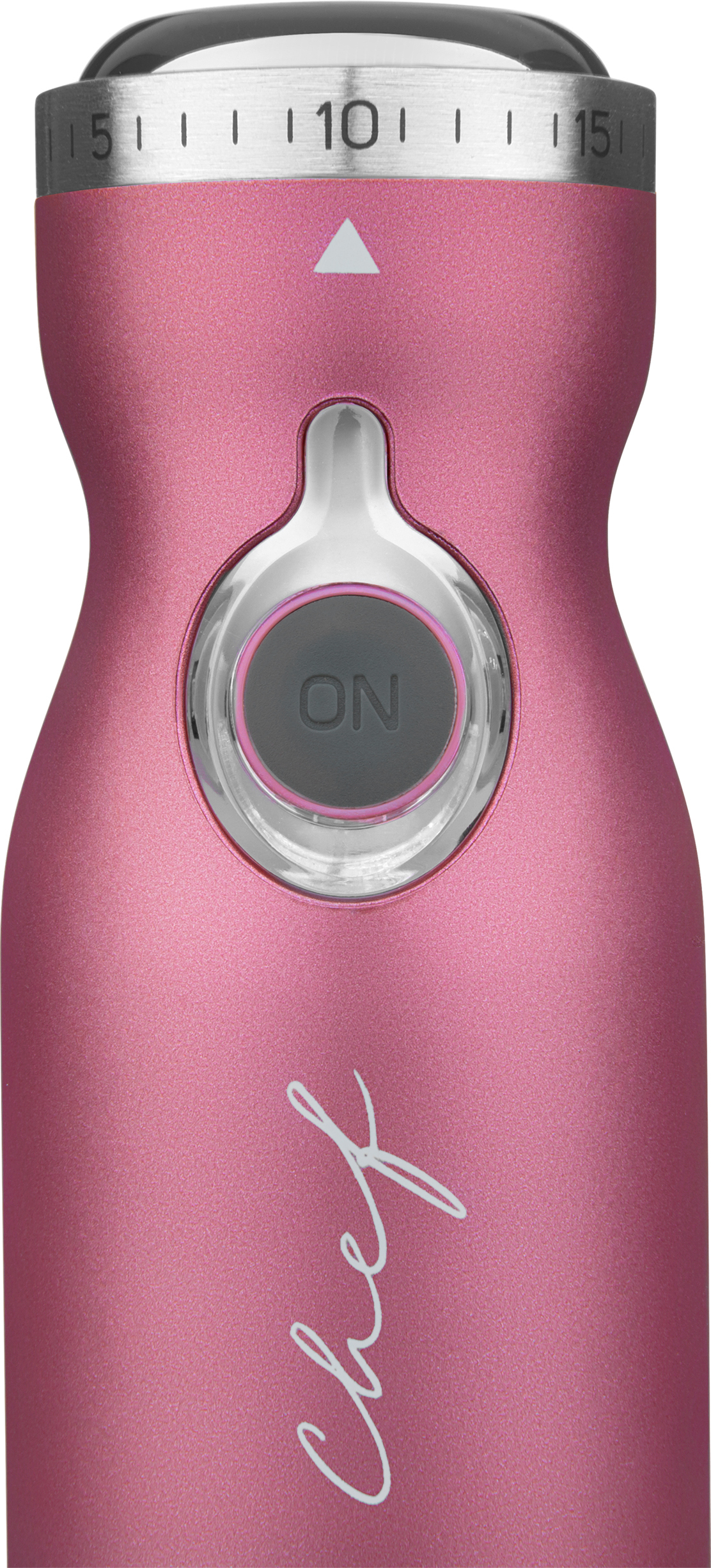 Blender ręczny, różowy i srebrny. Widoczna górna część z pokrętłem prędkości i przyciskiem 'ON'. Tło jest białe.