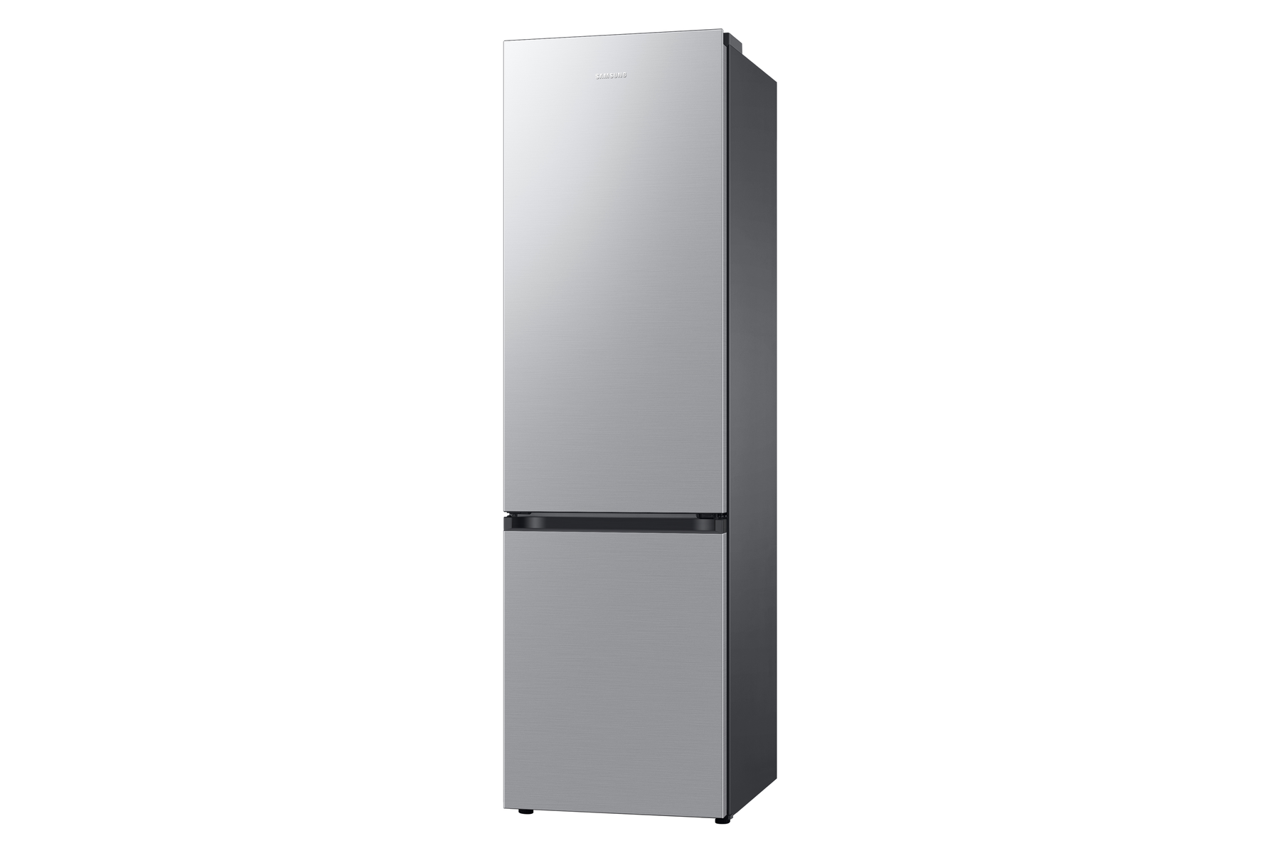 Refrigerador plateado de dos puertas. Un logotipo de Samsung en la puerta, aislado sobre blanco.