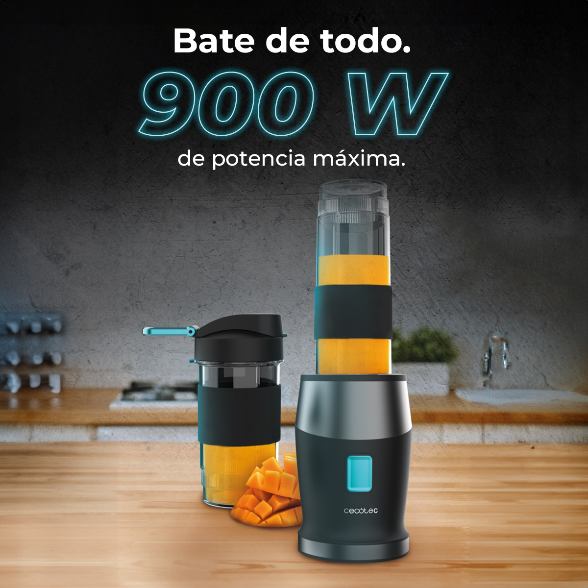 Licuadora con mango, mostrando la elaboración de un batido.