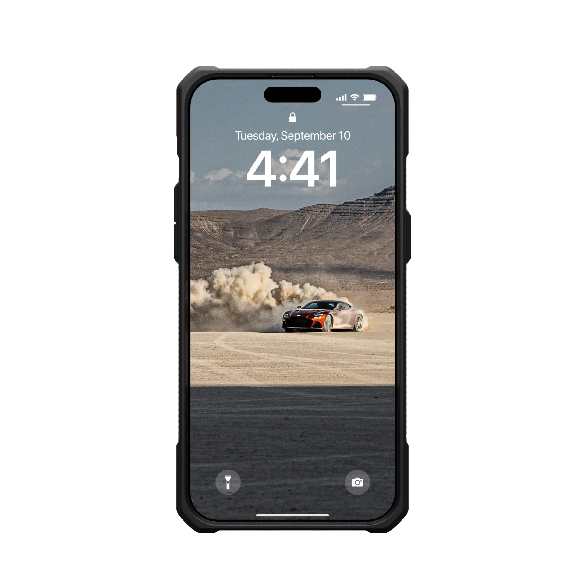 Smartphone mit Wüstenrennstrecke in Schutzhülle.