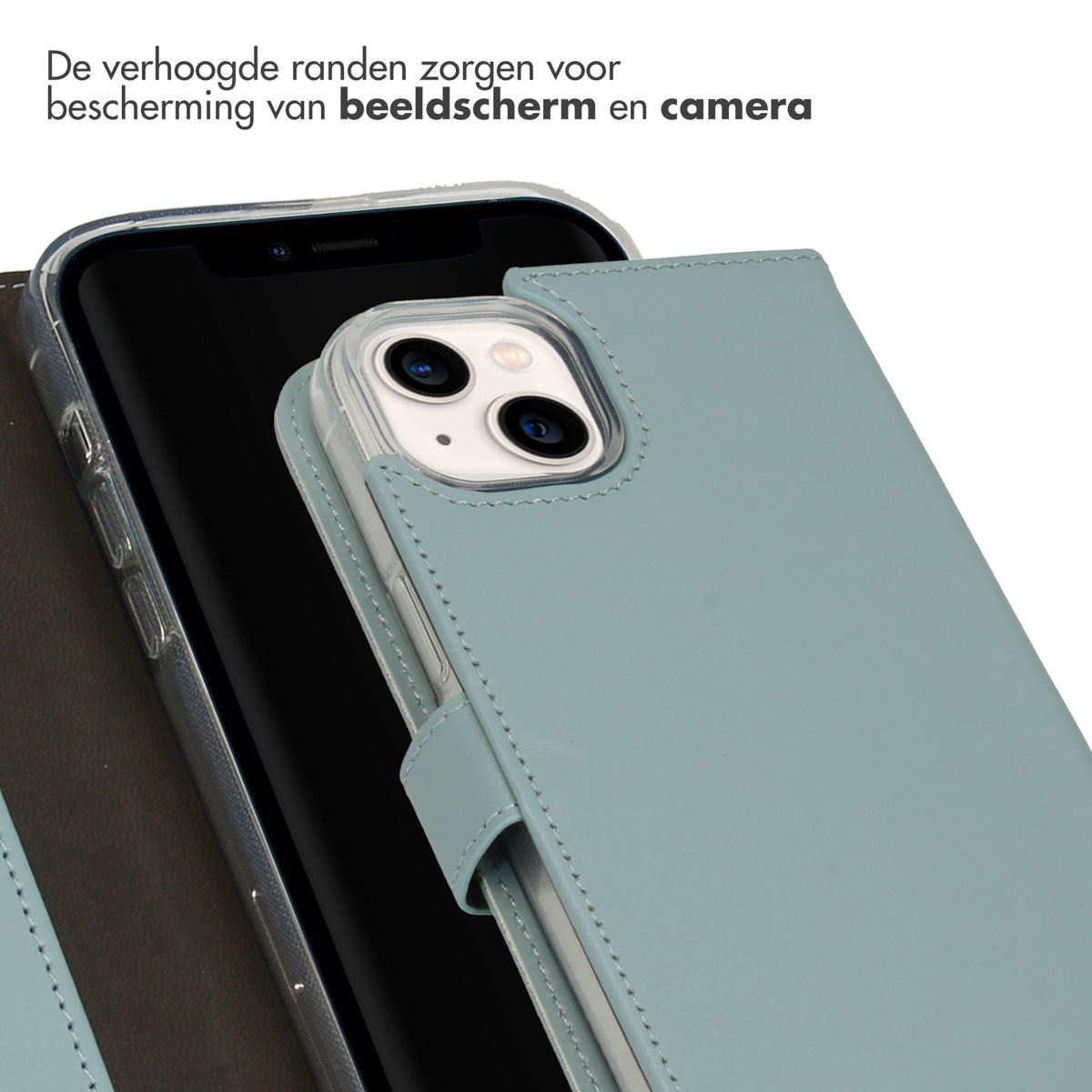 Telefoon in een lichtblauwe hoes. De hoes heeft verhoogde randen. Het scherm is zwart.