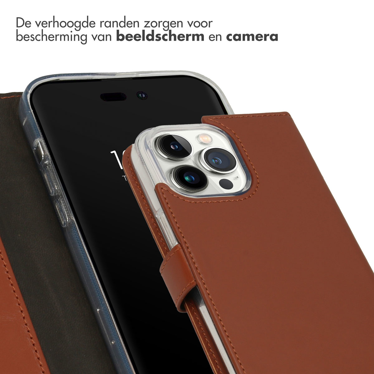 Un étui de téléphone en cuir marron avec un téléphone à l'intérieur. L'étui est ouvert, révélant l'écran du téléphone.