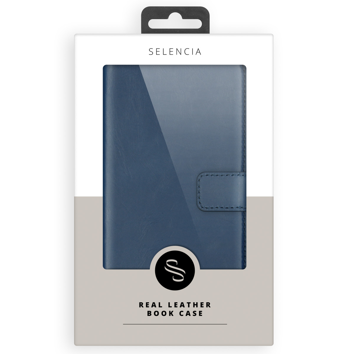 Eine blaue Leder-Handyhülle in einer weißen Box. Die Hülle ist geschlossen und hat einen Magnetverschluss.