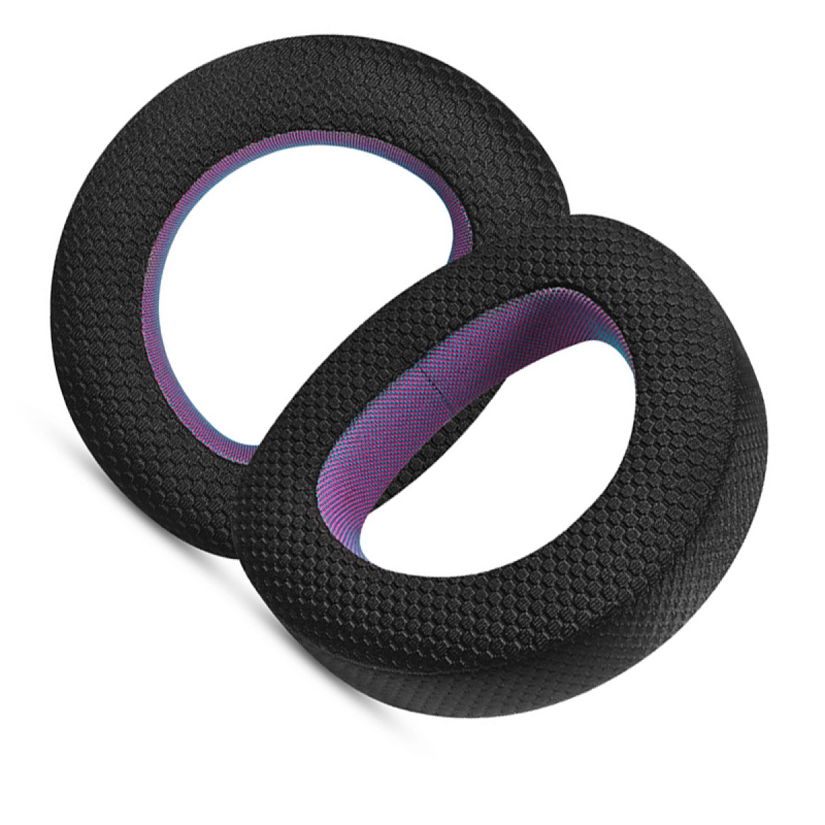 Due cuscinetti auricolari rotondi neri con un motivo a nido d'ape, con un bordo interno blu e viola.