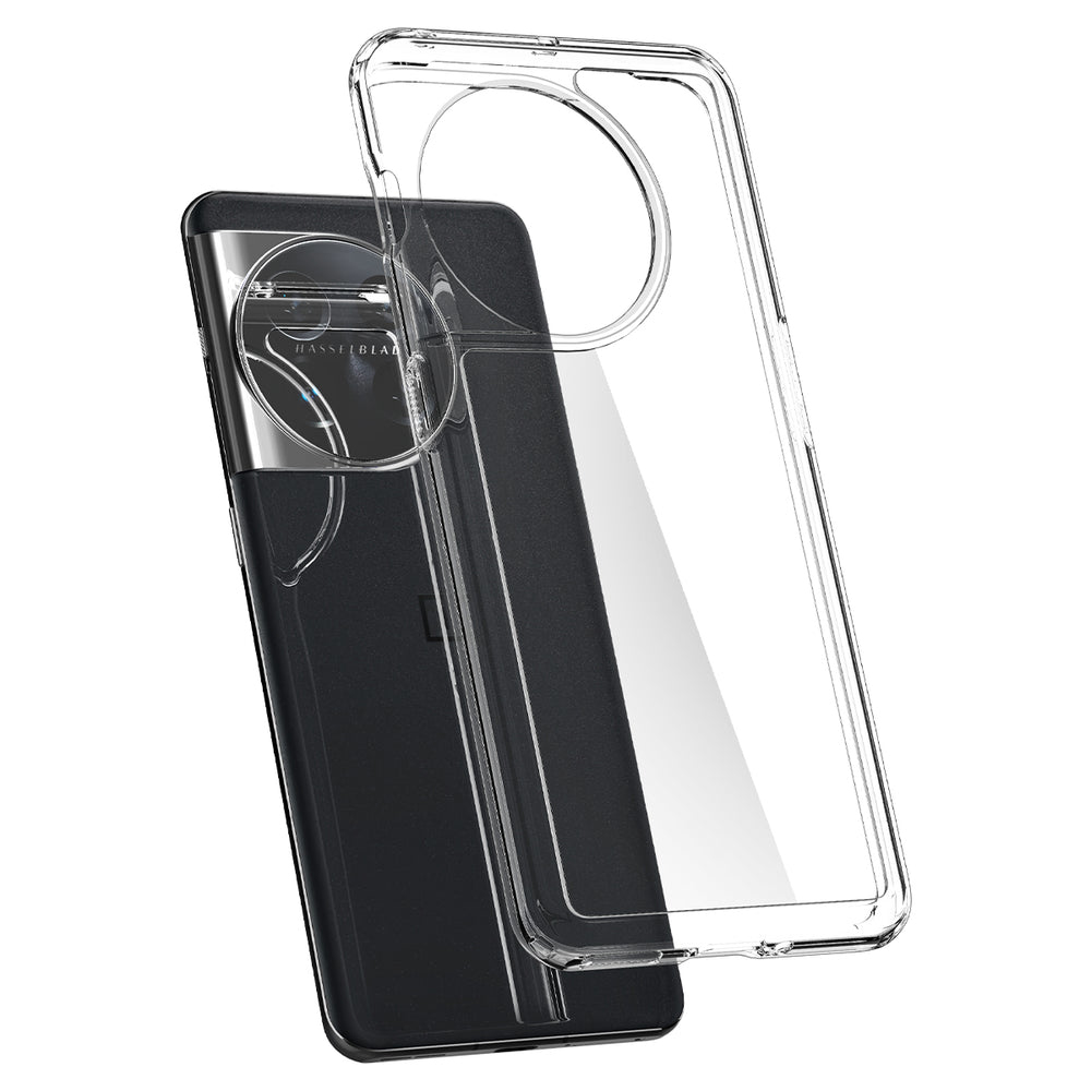 Telefono con custodia trasparente. Il telefono ha fotocamere. La custodia è aperta. Sfondo bianco.