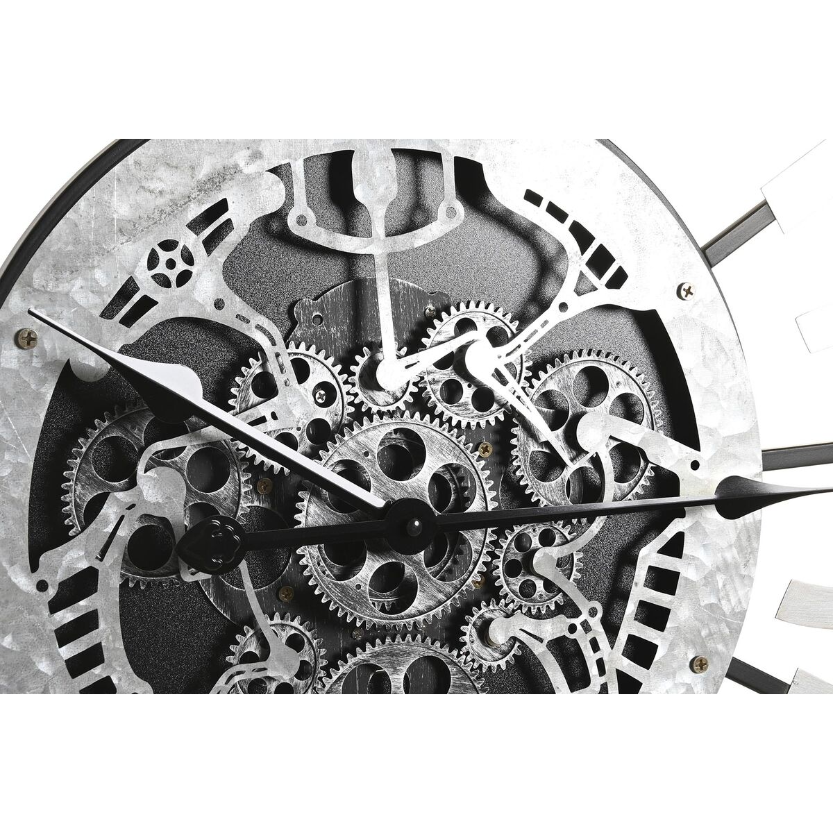 Nahaufnahme des Innenlebens einer Uhr mit Zahnrädern und Zeigern. Silber und Schwarz.